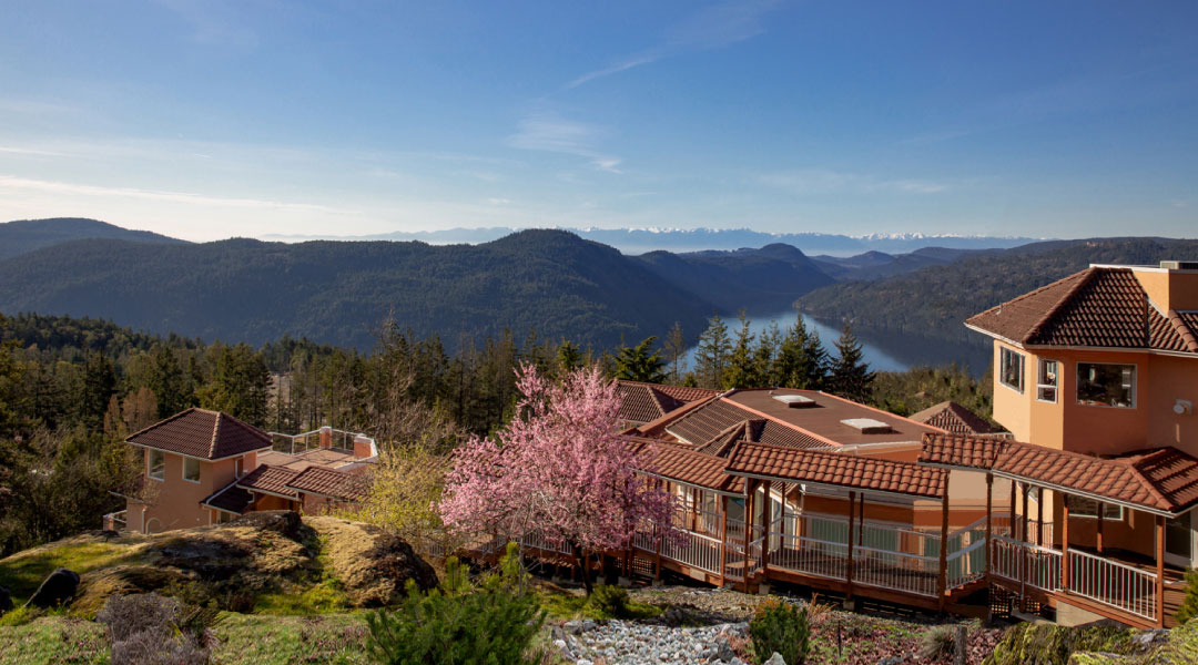 Villa Eyrie Exterior resort view in Malahat on Vancouver Island