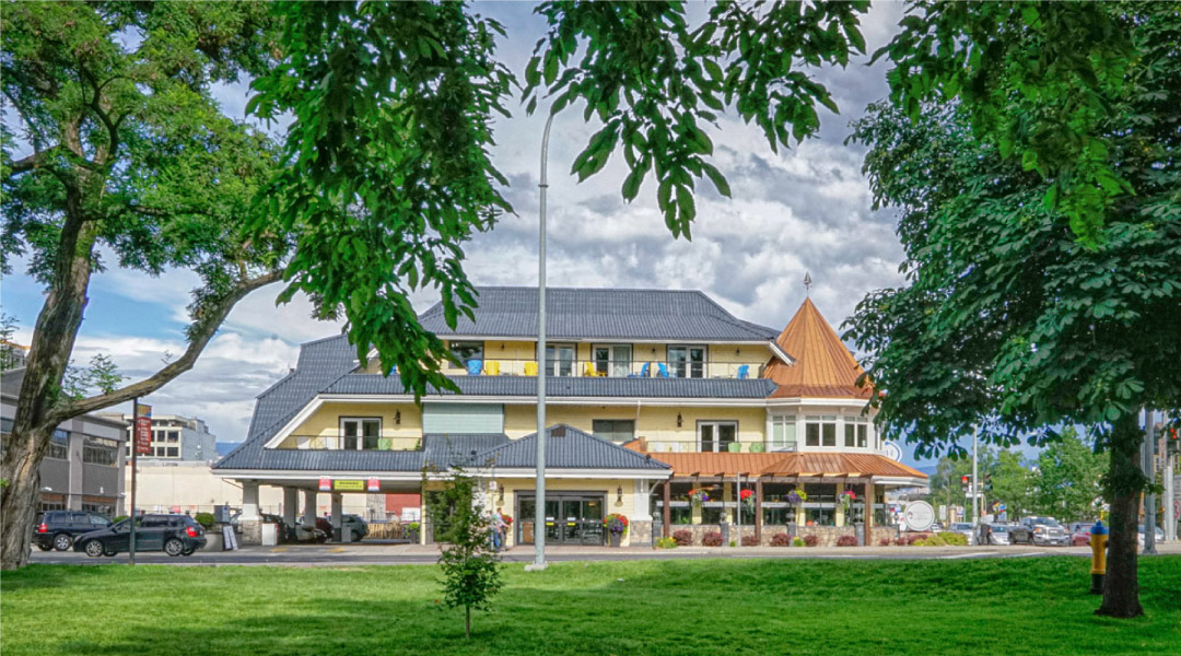 Exterior view of the Prestige Beach House Kelowna