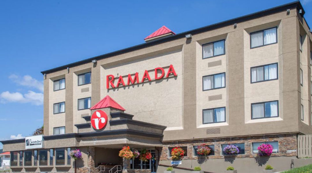 Front entrance of Ramada Hotel in Williams Lake BC
