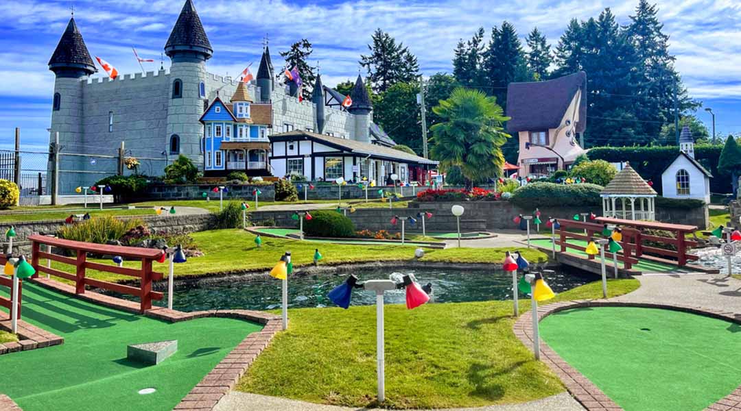Exterior view of the Paradise Fun Park in Parksville, BC