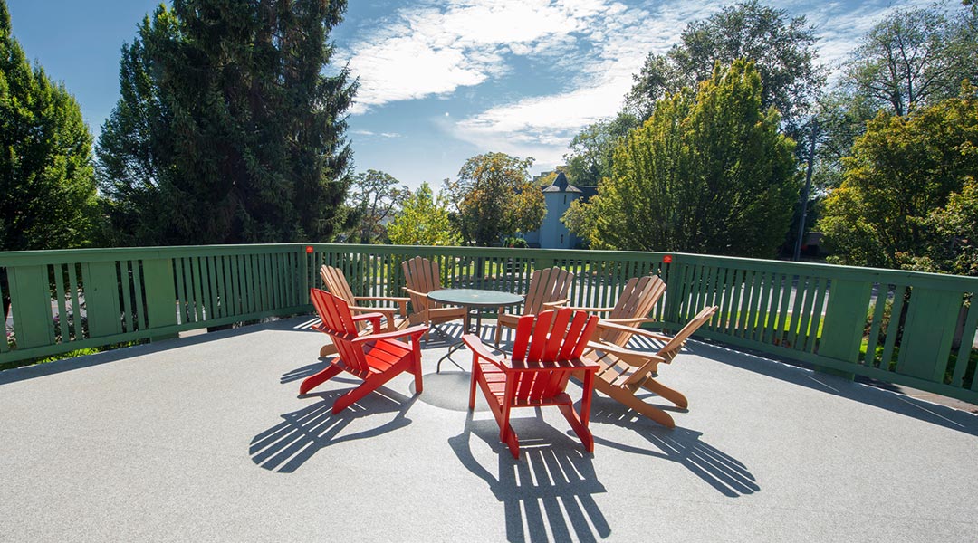 The sundeck at the Robin Hood Inn and Suites in Victoria