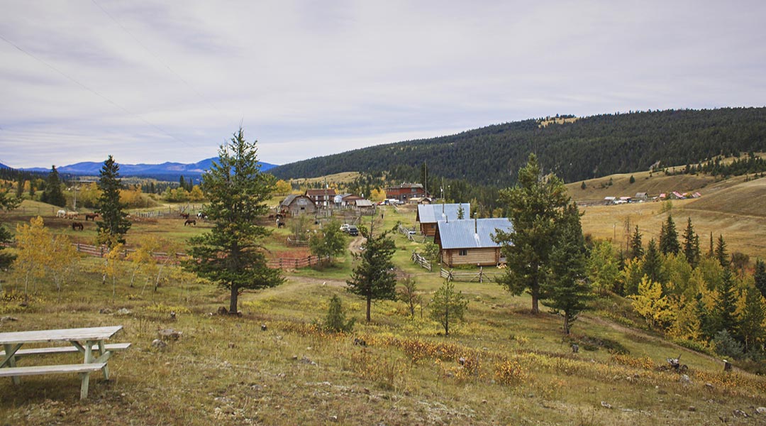The cabins at Big Bar Guest Ranch