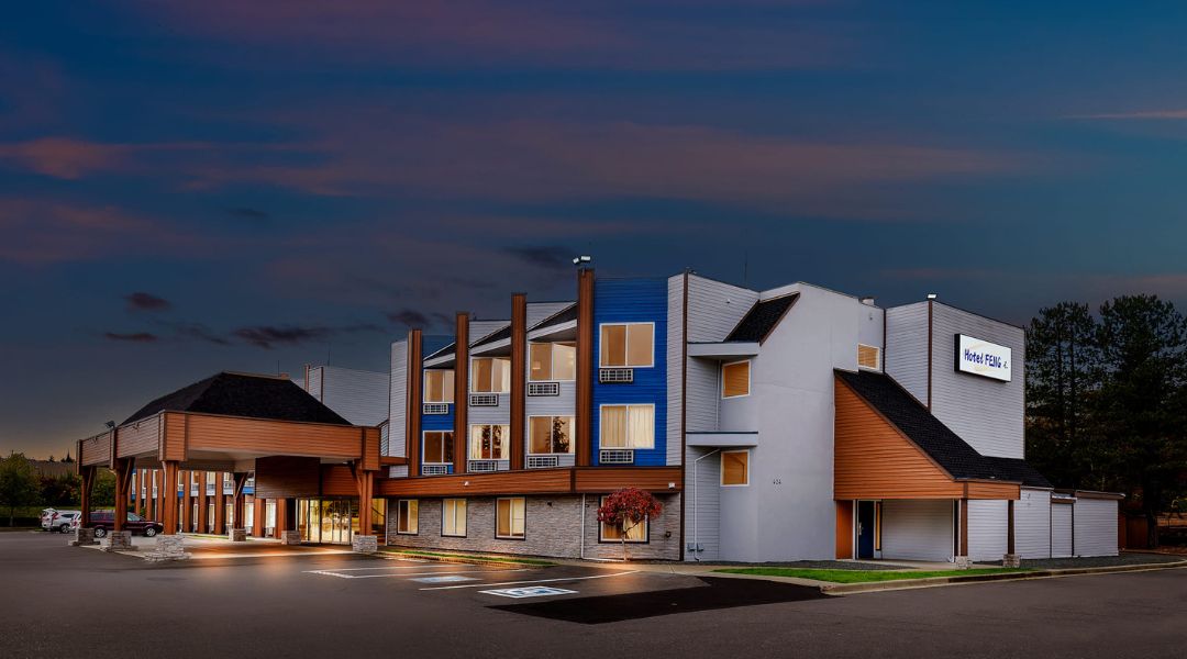 Exterior of Hotel Feng, Best Western Signature Collection at night