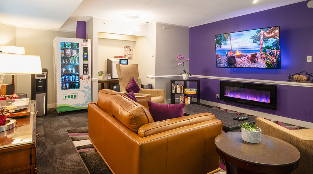 The lounge room at the Coast Parksville Hotel