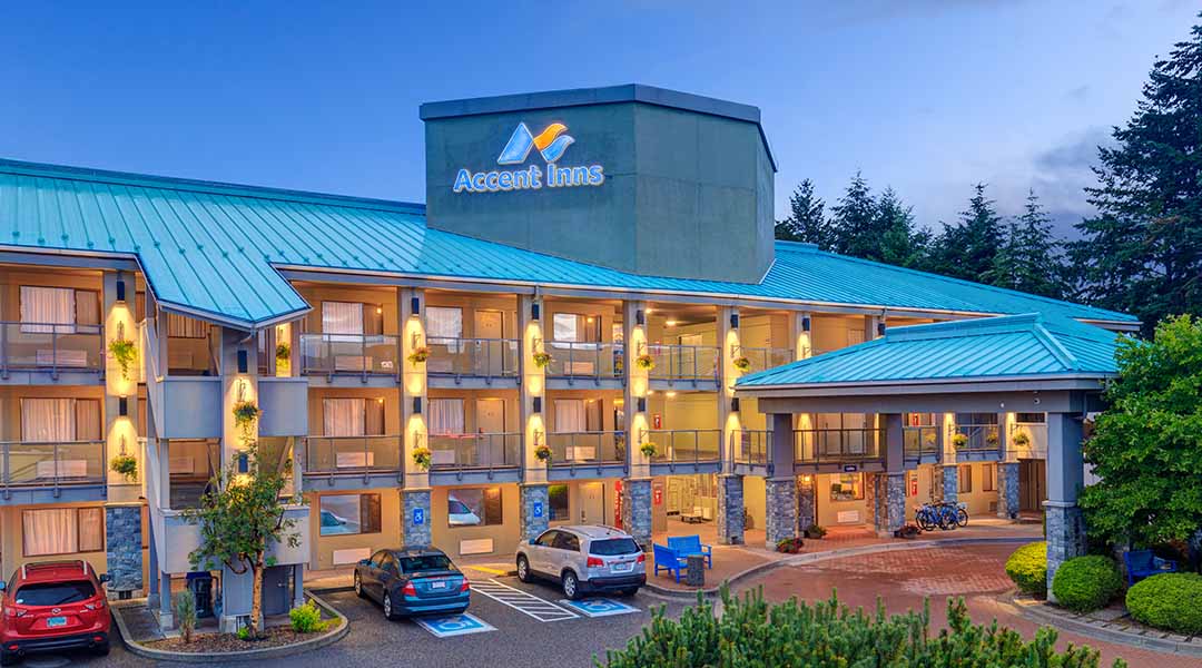 Exterior shot of Accent Inns Kelowna