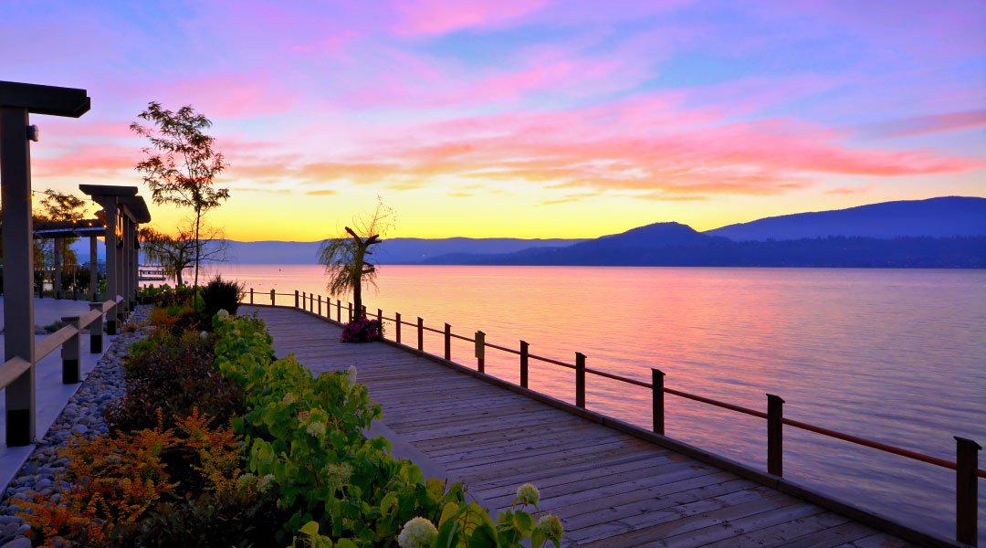 Waterfront boardwalk along Manteo at Eldorado Resort in Kelowna 
