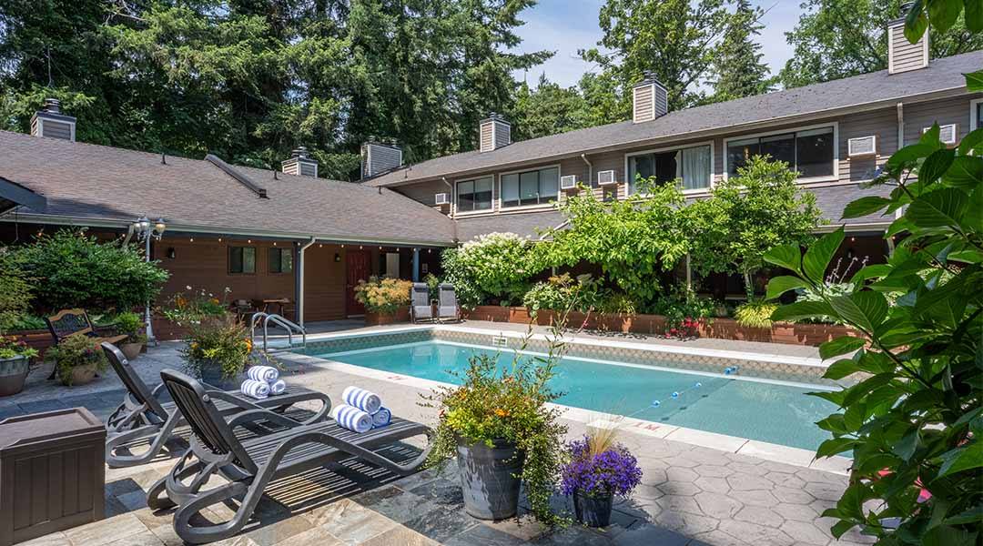 Exterior of Sunshine Lodge in Gibsons with pool