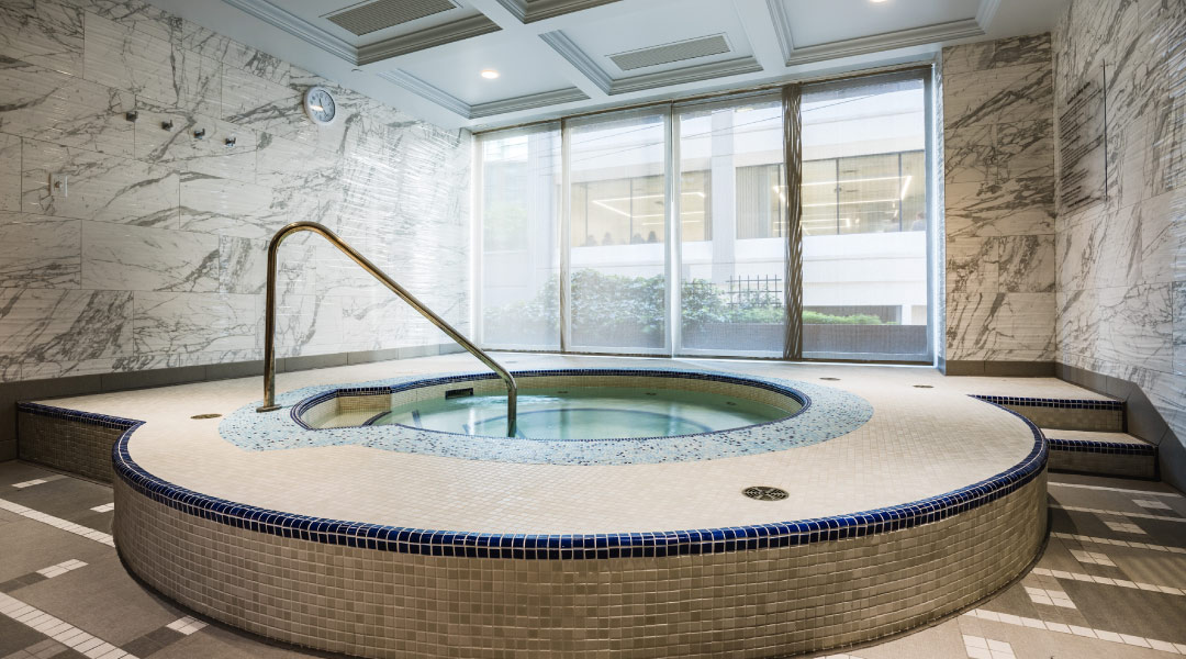 The whirlpool hot tub and lounging chairs in the Georgian Court Hotel Vancouver in Metro Vancouver