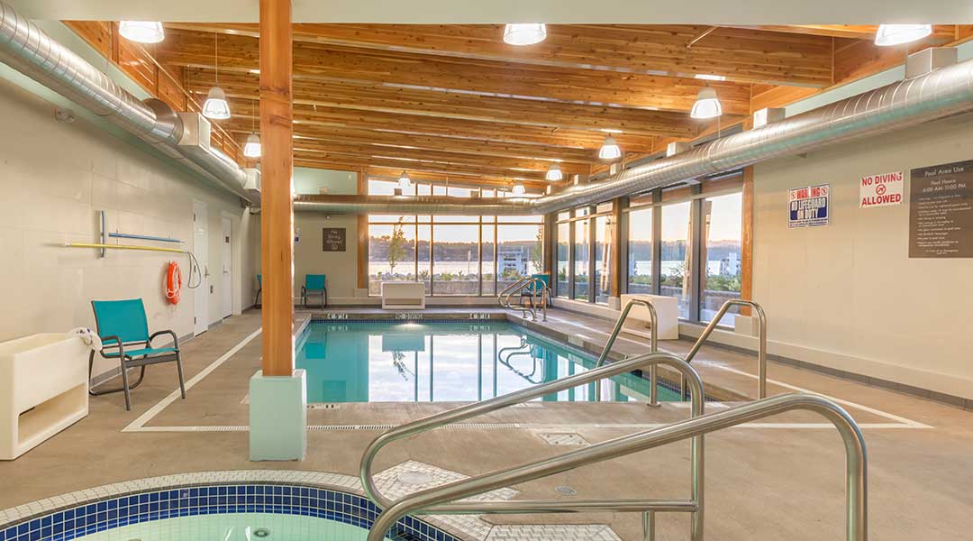 The indoor pool and hot tub by the ocean at the Comfort Inn and Suites Campbell River on Vancouver Island