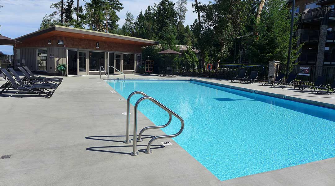 Heated outdoor pool at Sunrise Ridge Waterfront Resort in Parksville