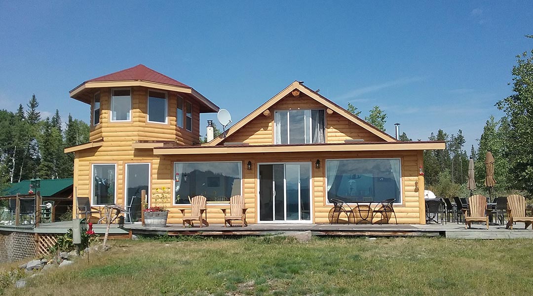 The exterior building of the main lodge at the Eagle Bear Lodge in Tatla Lake in the Cariboo Chilcotin Coast