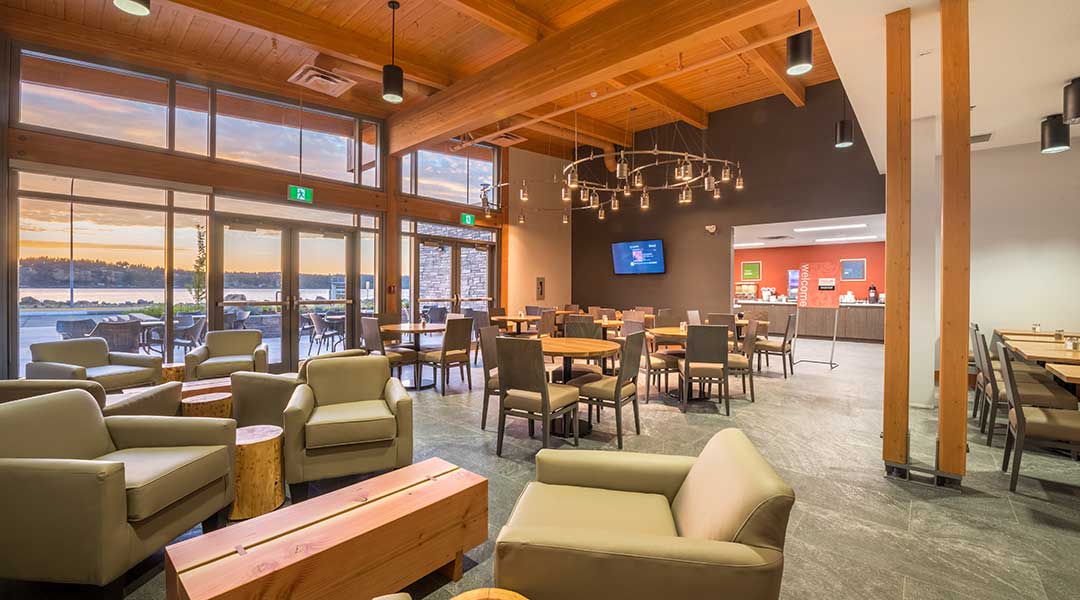 The indoor lobby and dining area at the Comfort Inn and Suites Campbell River on Vancouver Island by the ocean
